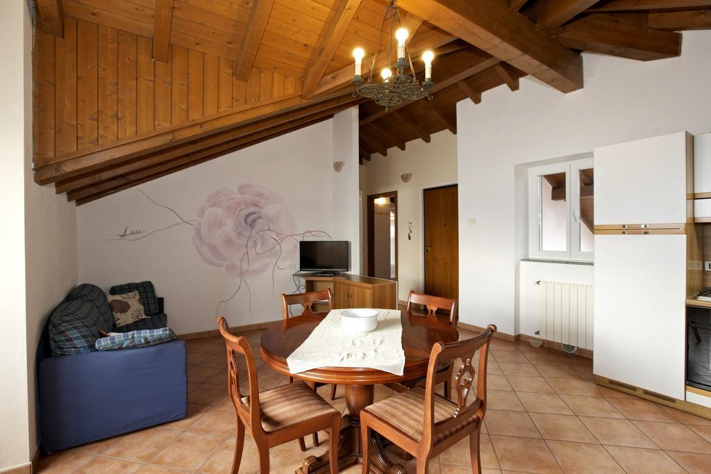 Bella Casa Alla Spiaggia Tronzano Lago Maggiore Exterior foto