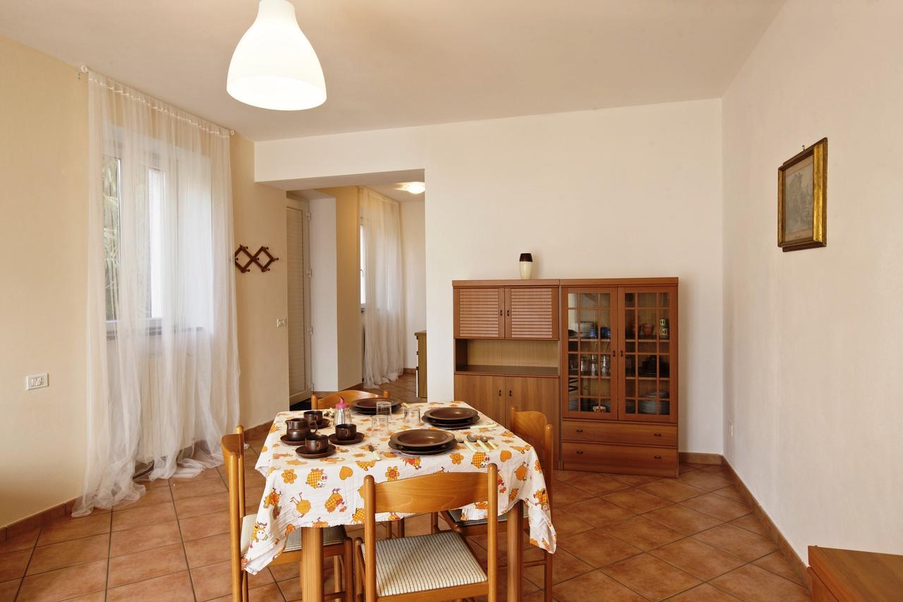 Bella Casa Alla Spiaggia Tronzano Lago Maggiore Exterior foto